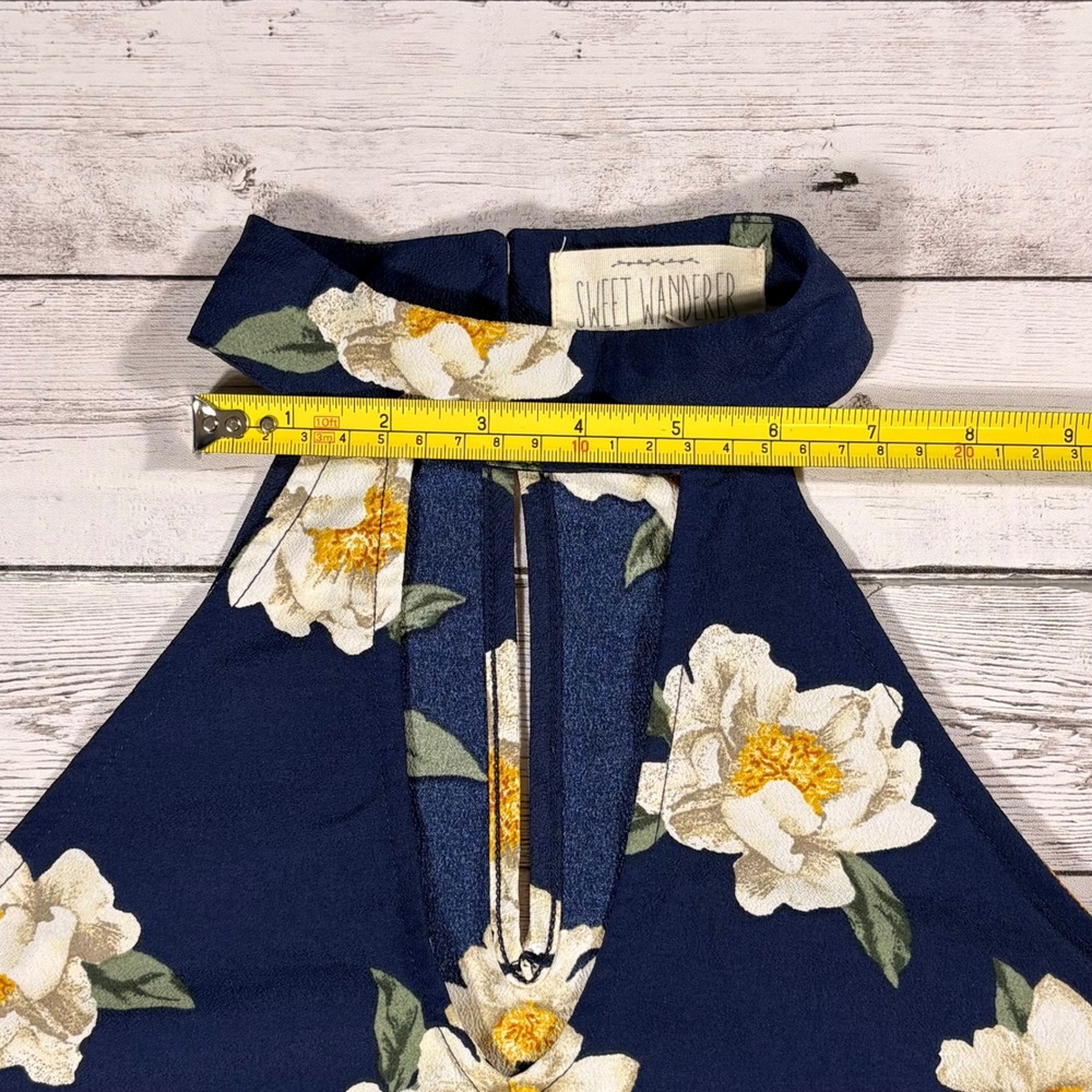 Sweet Wanderer Navy Blue Floral Halter Keyhole Top SJ4028 Small - Picture 9 of 14